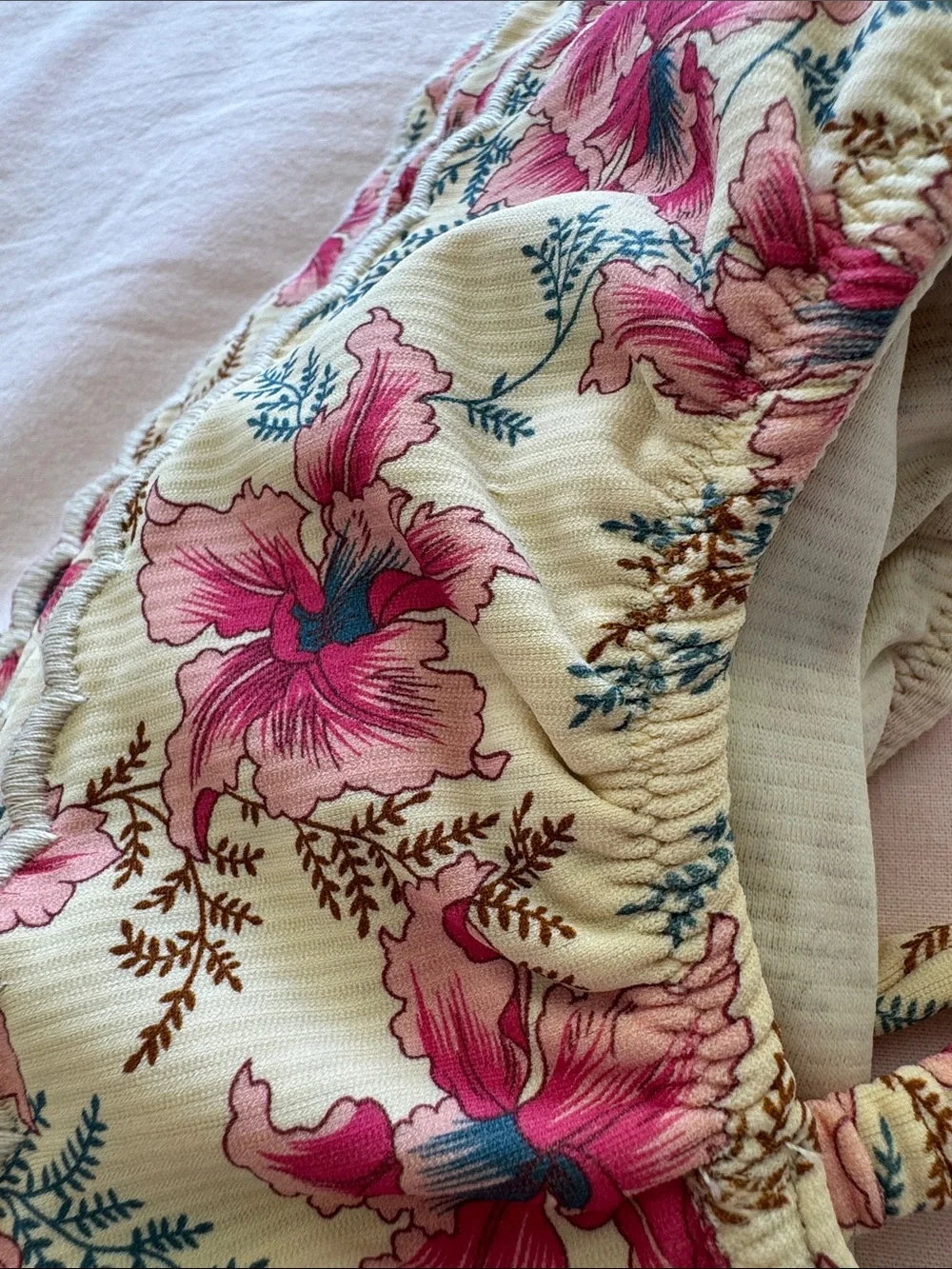 Louise Misha Floral Ruffle Bikini in Cream and Red-Pink size 7